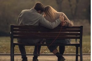 Una persona con apego evitativo se puede enamorar